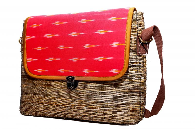 Hand Pouch Party Banana Fiber Ladies Purse at Rs 250/piece in Coimbatore |  ID: 19353982573